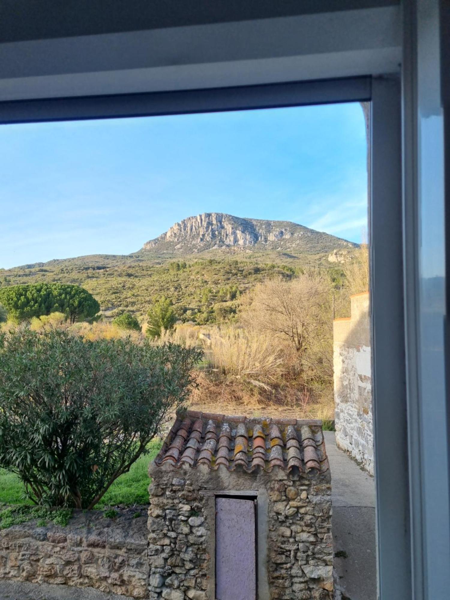 Gite Rue Tranquille Padern 外观 照片