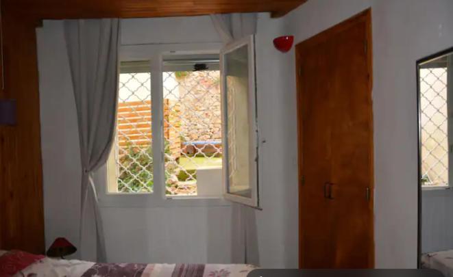 Gite Rue Tranquille Padern 外观 照片