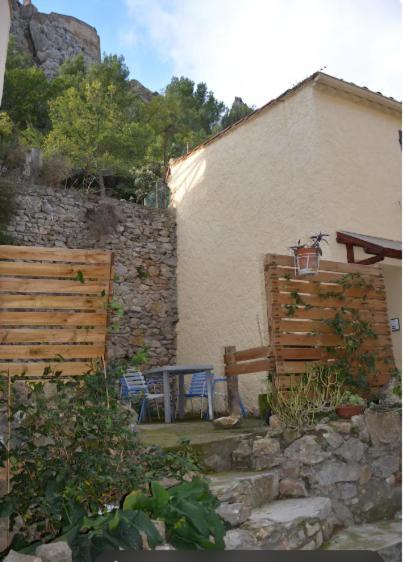 Gite Rue Tranquille Padern 外观 照片